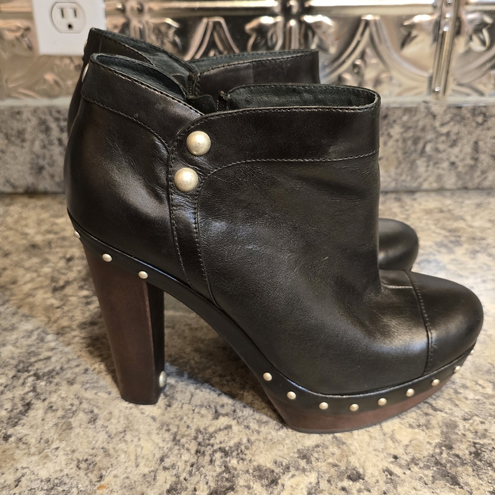 Ugg Ambrogia  Studded Black Leather/Lamb Skin Womens Platform Booties Sz 10